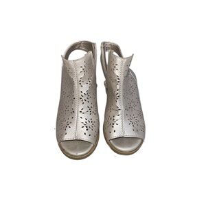 ‼️ SALE ‼️ Laser Cut Girls Sandals